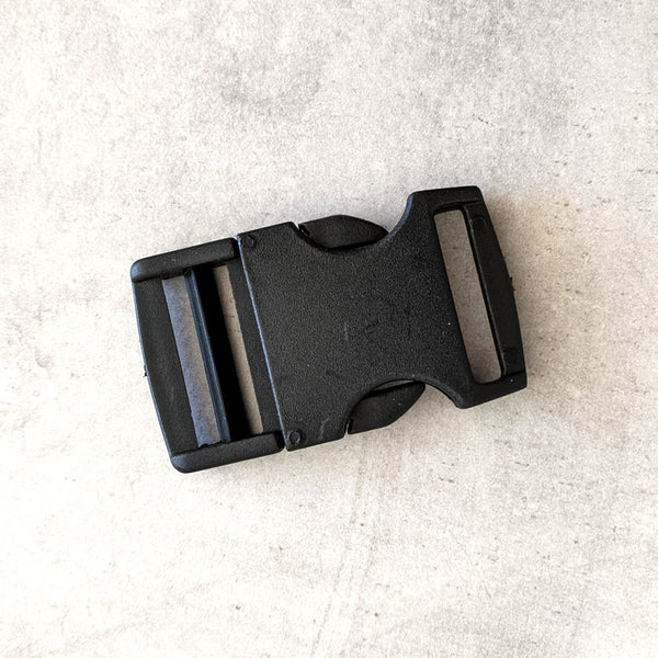 Boucle clip plastique noir 30 mm