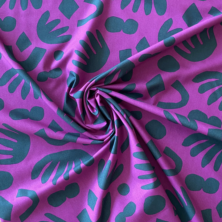 Popeline de coton violette motif découpage vert