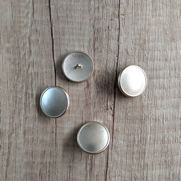 Bouton à queue or bordure 23 mm