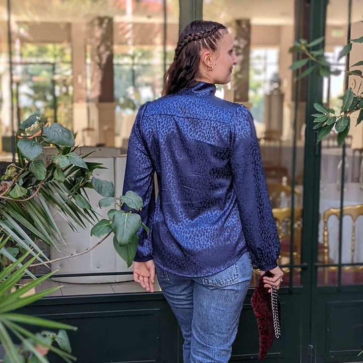 Tissu satiné léopard bleu nuit