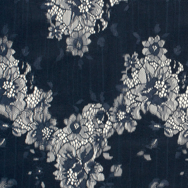 Dentelle fleur ajourée bleu marine
