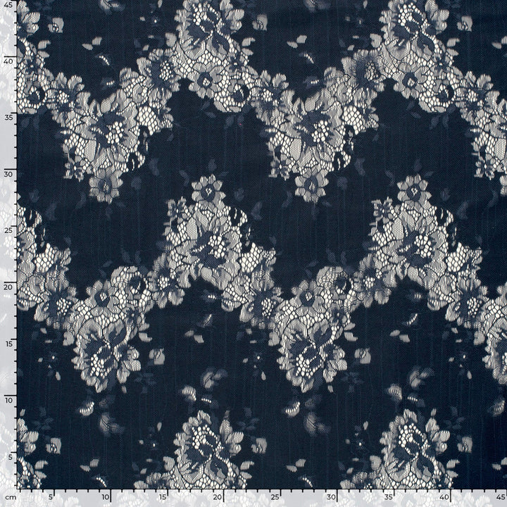Dentelle fleur ajourée bleu marine