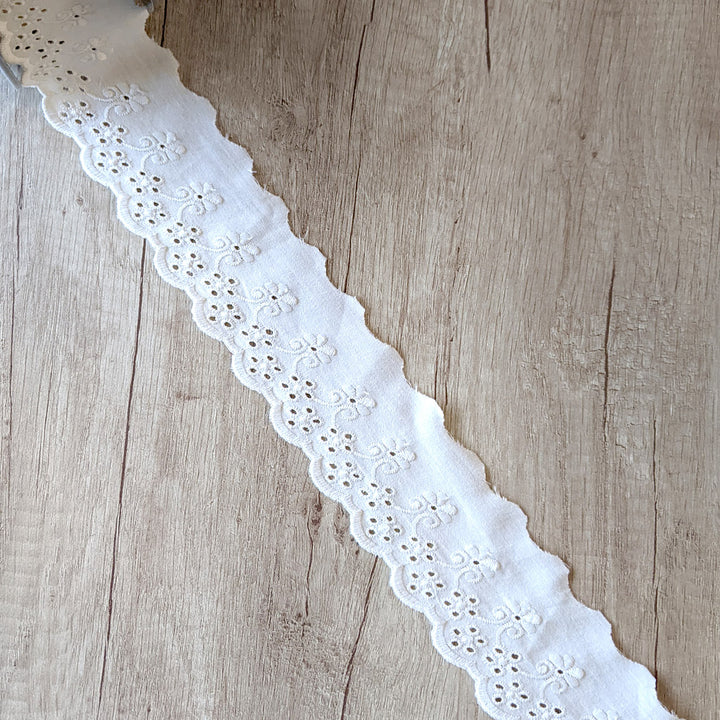 Galon broderie anglaise n°5 écru - 63 mm