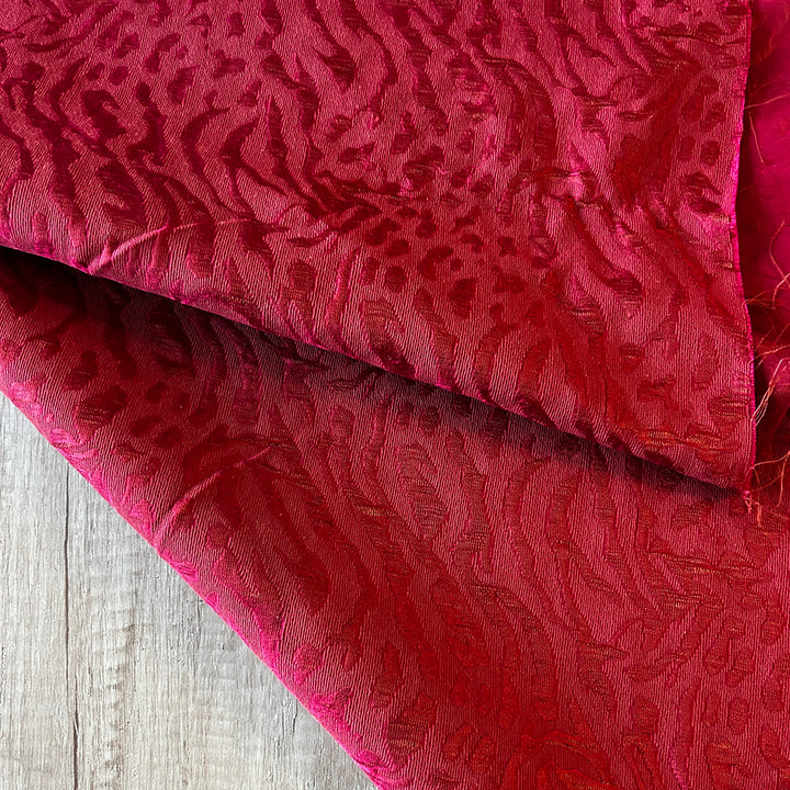 Jacquard Made in France - vague rouge satiné