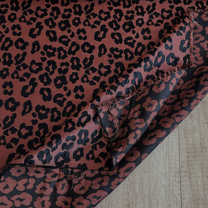 Jacquard brique léopard noir