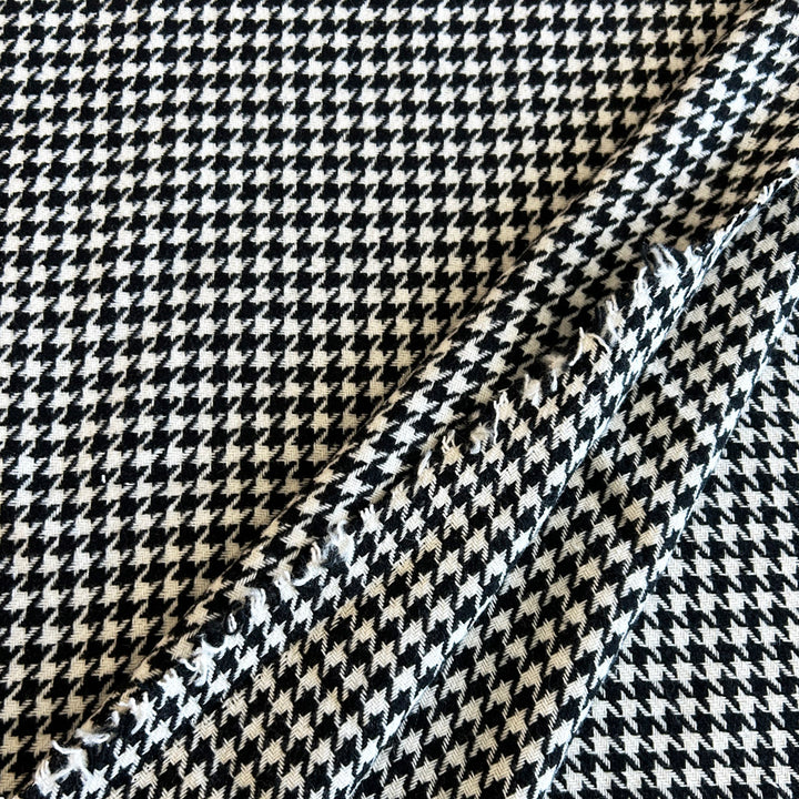 Tissu lainage pied de coq noir et écru