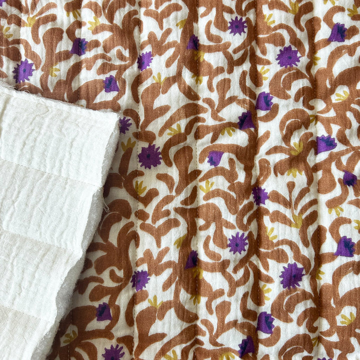 Matelassé coton double gaze branche et fleur violette
