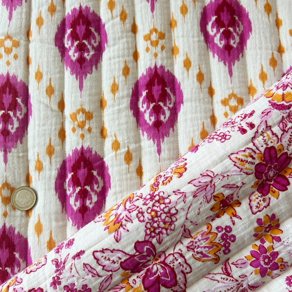 Matelassé coton double gaze écru motif abstrait rose et ocre