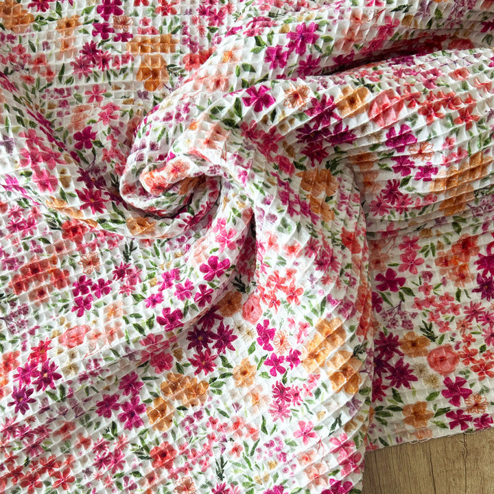 Tissu nid d'abeille blanc imprimé fleur rouge