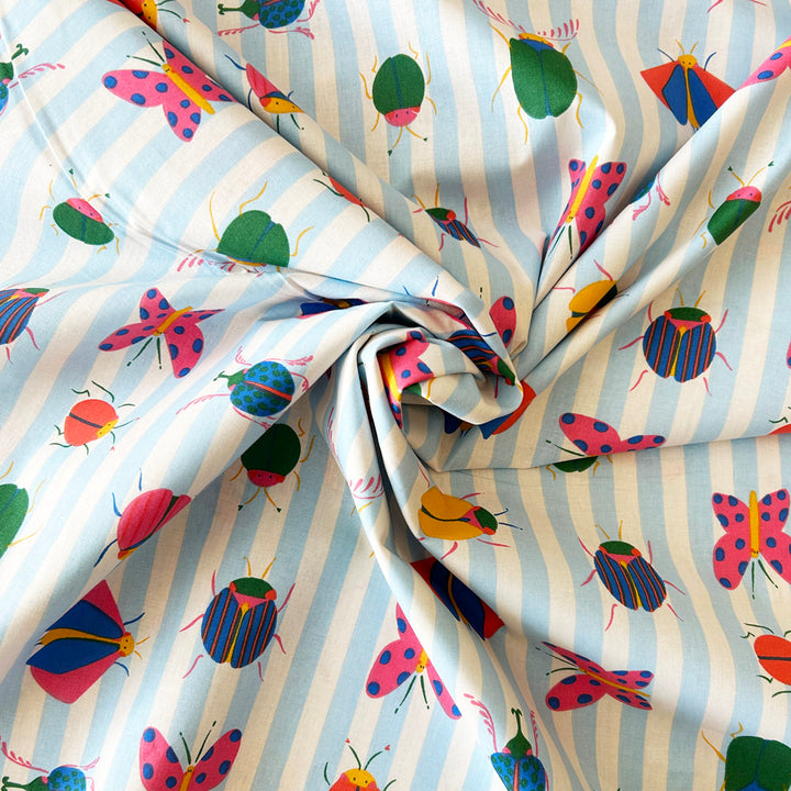 Toile rayée bleu et blanc papillon - scarabée