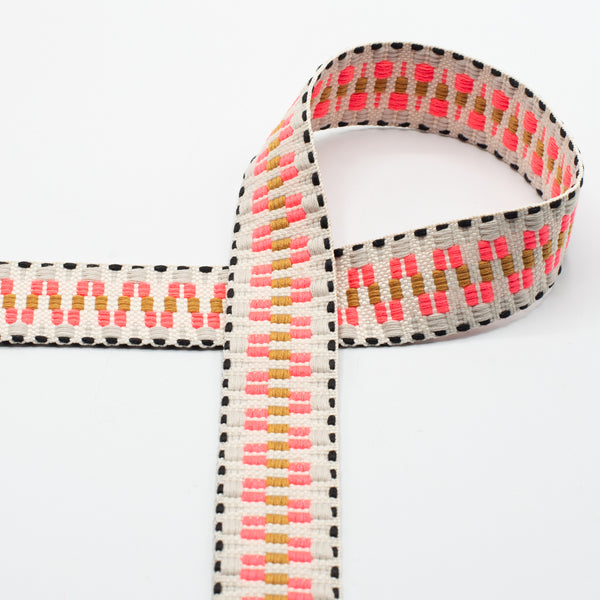 Sangle ethnique 40 mm rose fluo