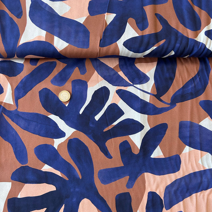 Satin de coton chocolat glacé feuille XL bleu
