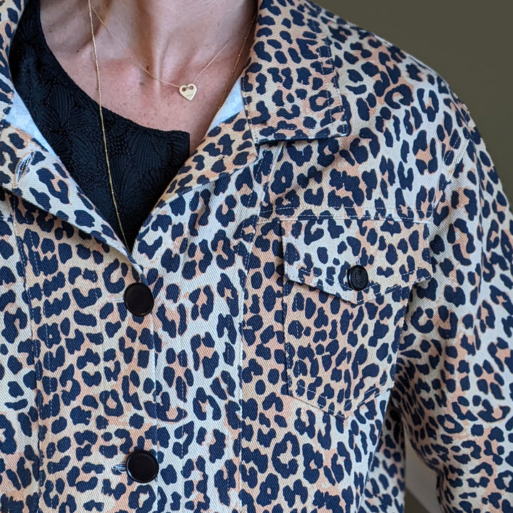 Sergé de coton léopard fauve