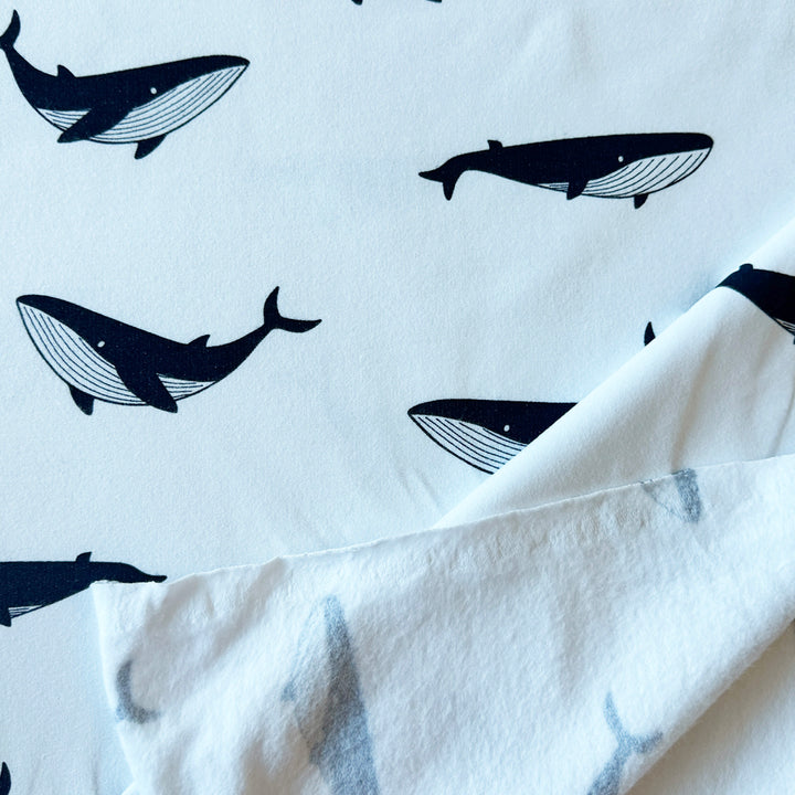 Sweat gratté blanc baleine bleue