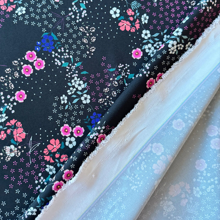 Tissu stretch noir imprimé petit magnolia