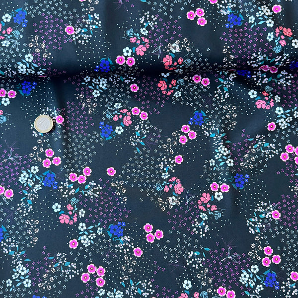 Tissu stretch noir imprimé petit magnolia