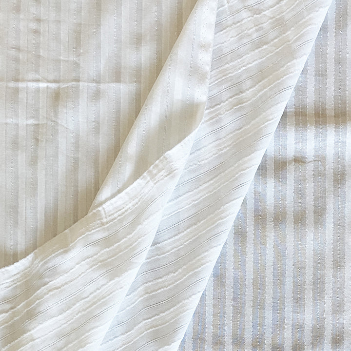 Voile de coton blanc rayure lurex argent