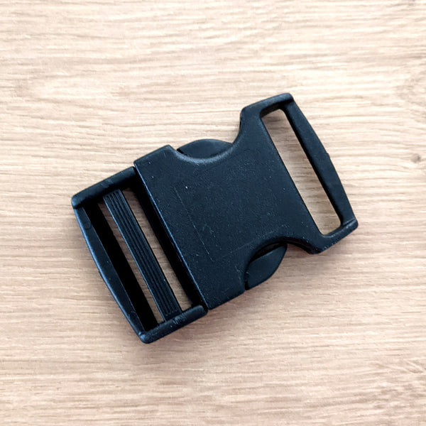 Boucle clip plastique noir 40 mm