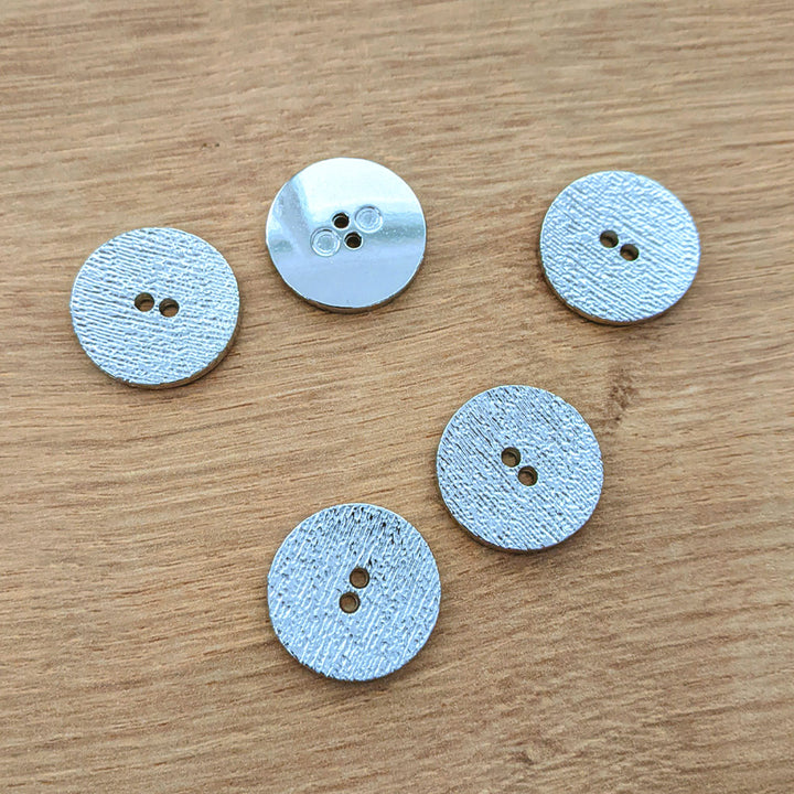 Bouton métal épais texturé argent 23 mm