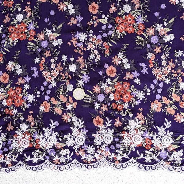 Viscose marine fleurs rose feston brodé blanc