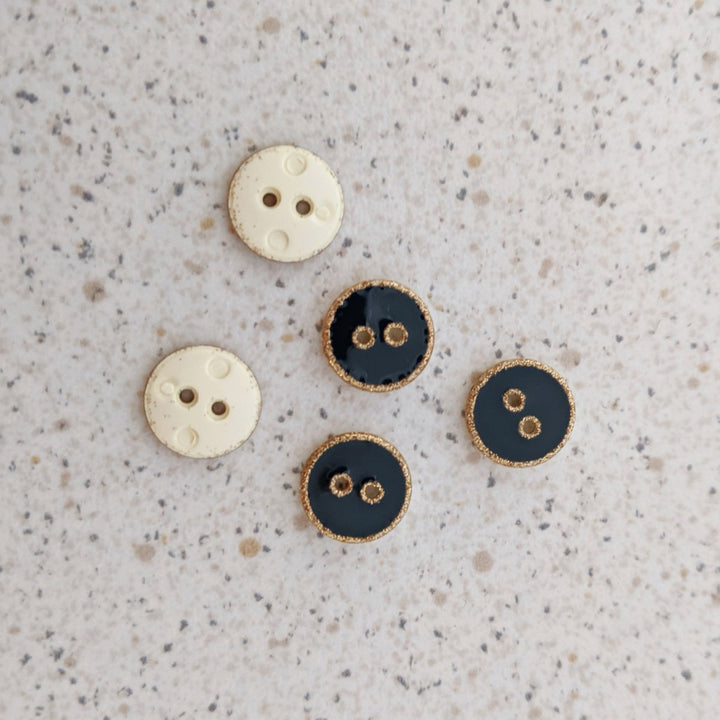 Boutons vert émeraude contour paillettes or 10 mm