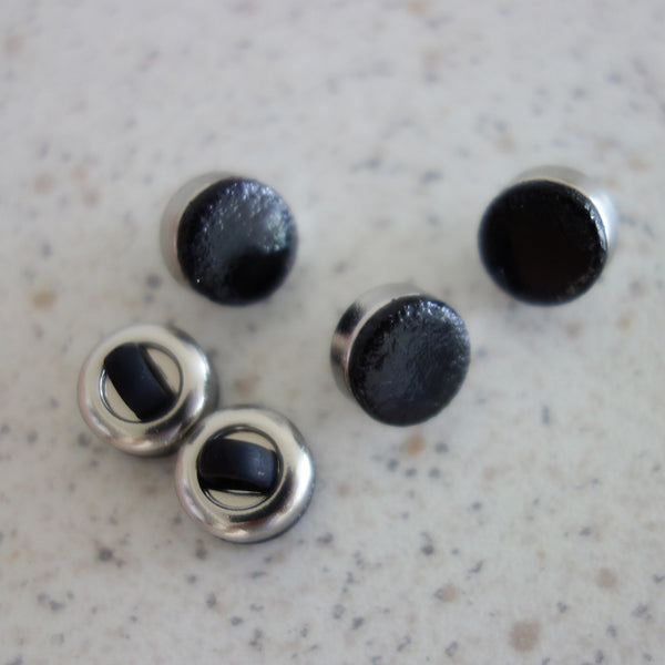 Boutons métal noir et argent 9 mm