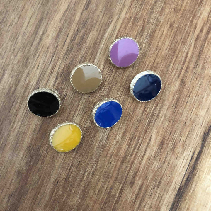 Boutons à queue violet contour paillettes or 10 mm
