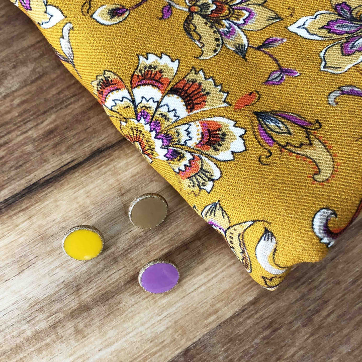 Boutons à queue violet contour paillettes or 10 mm