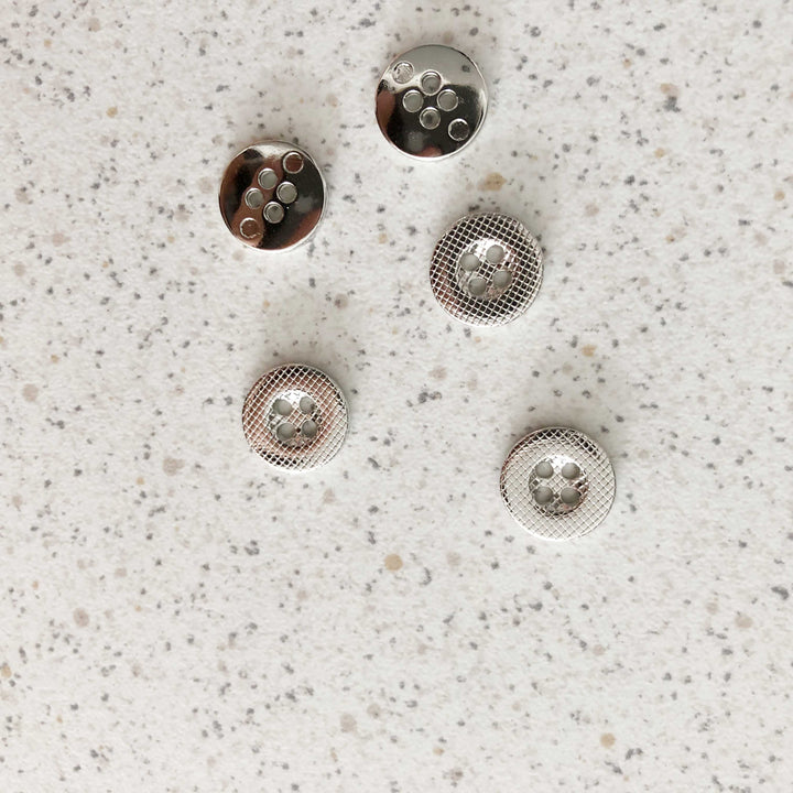 Bouton métal argent mini quadrillage 11 mm