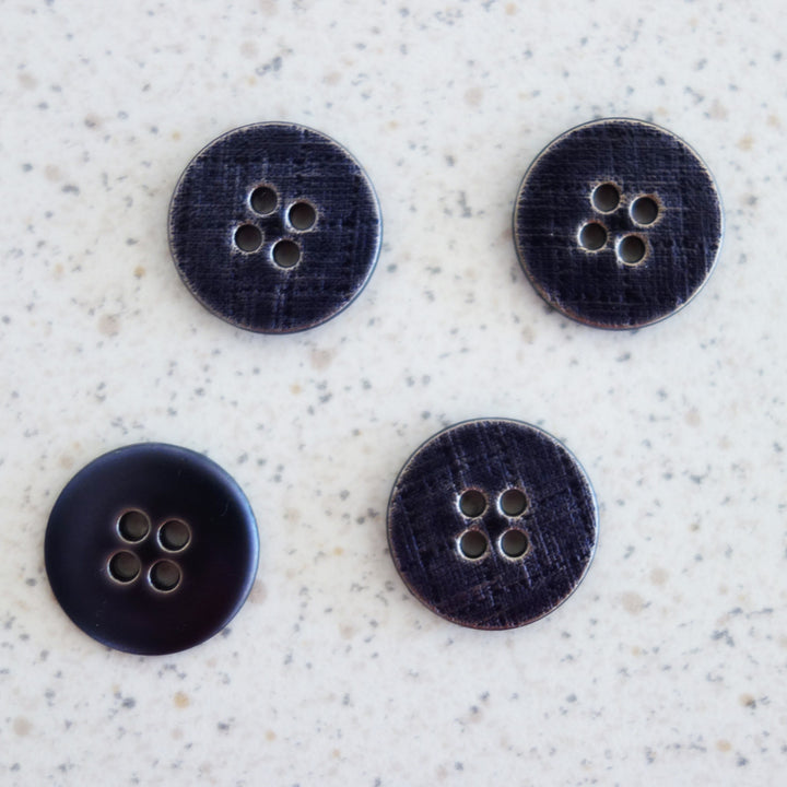 Boutons métal bleu jean ciselé 18 mm