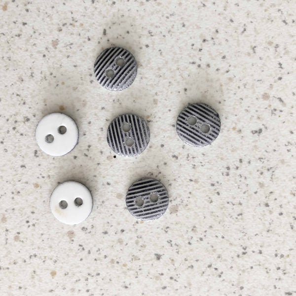 Bouton stries bleu foncé 10 mm