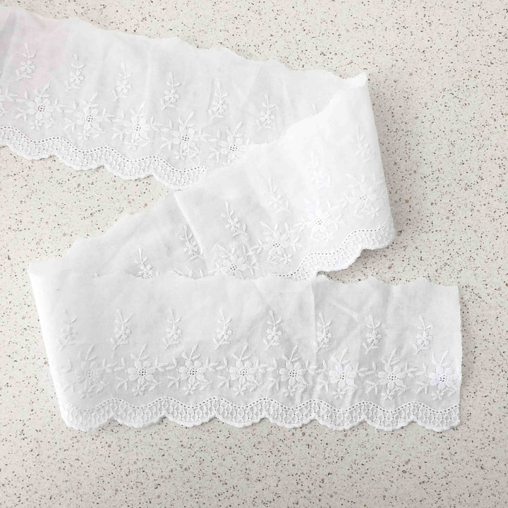 Galon broderie anglaise blanche n°1 - 85 mm