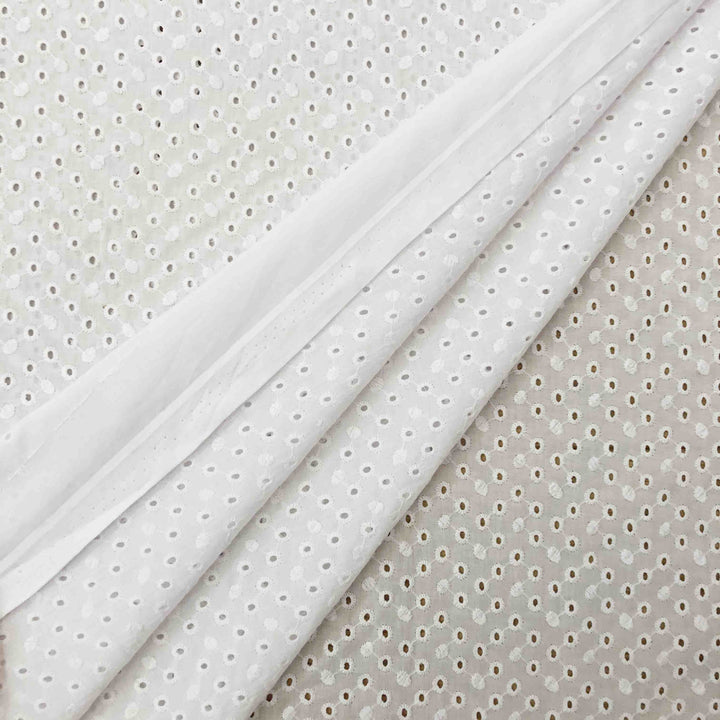 Broderie anglaise ronds réguliers