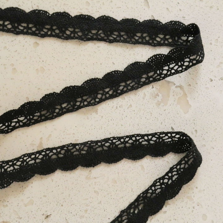 Galon macramé noir écailles 19 mm